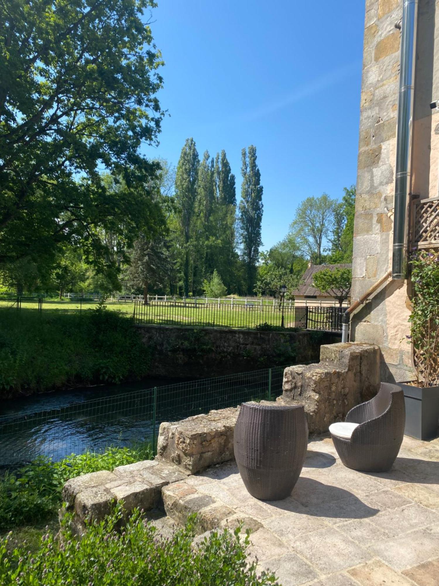 مبيت وإفطار Saint Cyr-sous-Dourdan Le Moulin Bleu المظهر الخارجي الصورة
